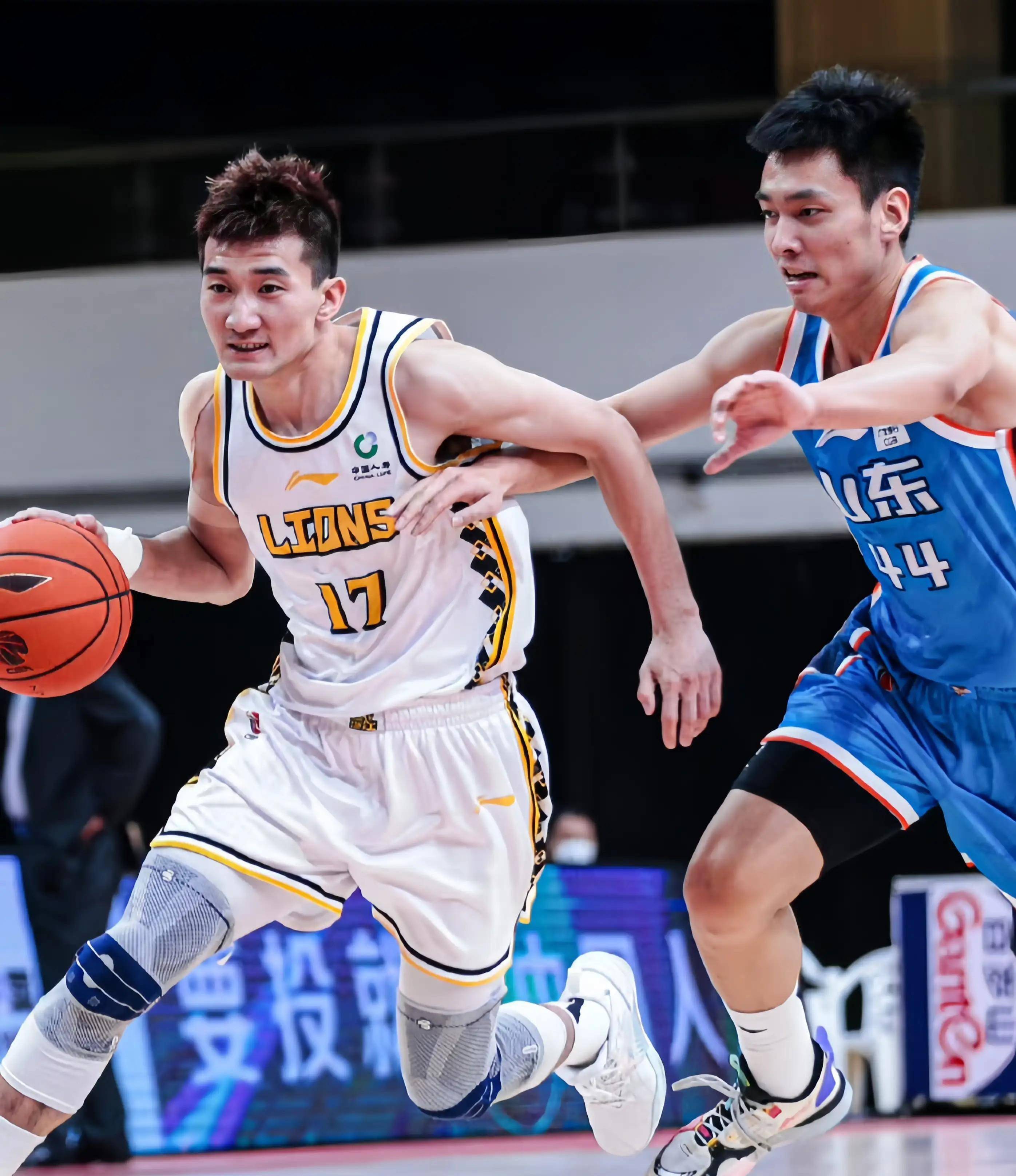 相比阿方索 相比阿方索