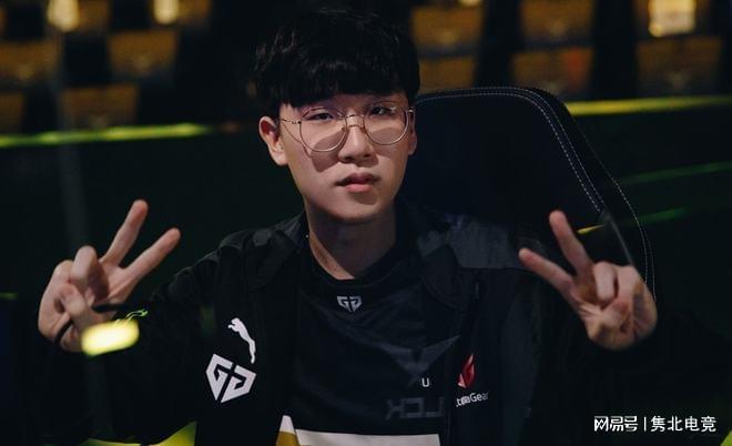 使得他在每 使得他在每